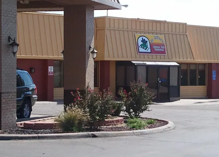 Magnuson Hotel Red Baron Garden City