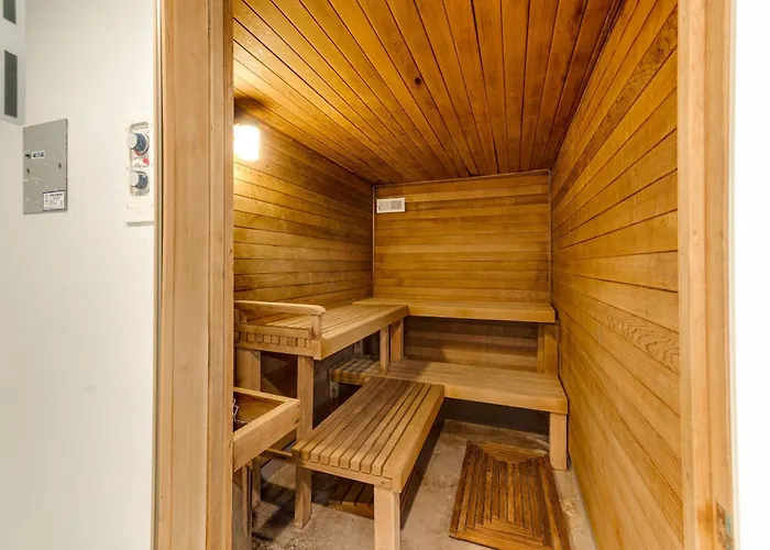 Sand & Sea: Penthouse Paradise-On-Prom Seaside