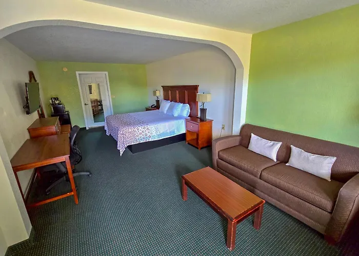 Garden Inn And Suites Near Callaway Gardens Pine Mountain