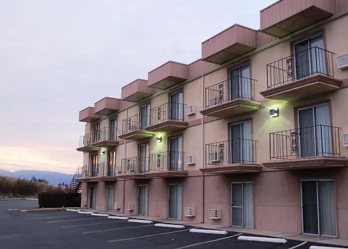 Days Inn By Wyndham Medford