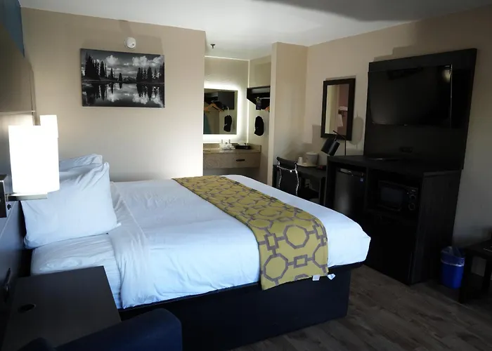 Baymont By Wyndham Manning Motel