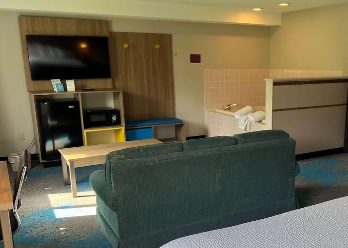 Days Inn & Suites By Wyndham Des Moines Airport