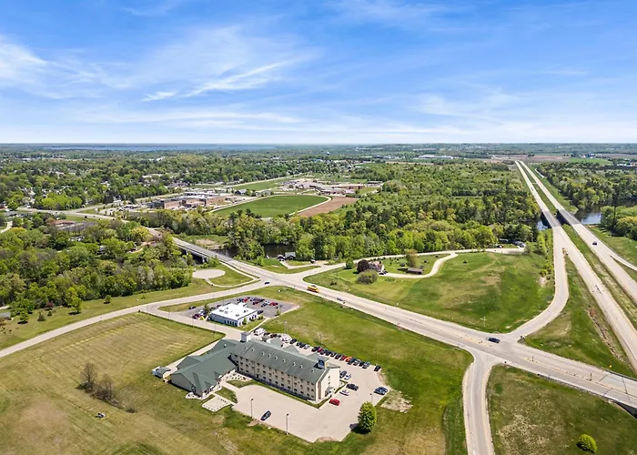 Boarders Inn & Suites By Cobblestone Hotels - Shawano