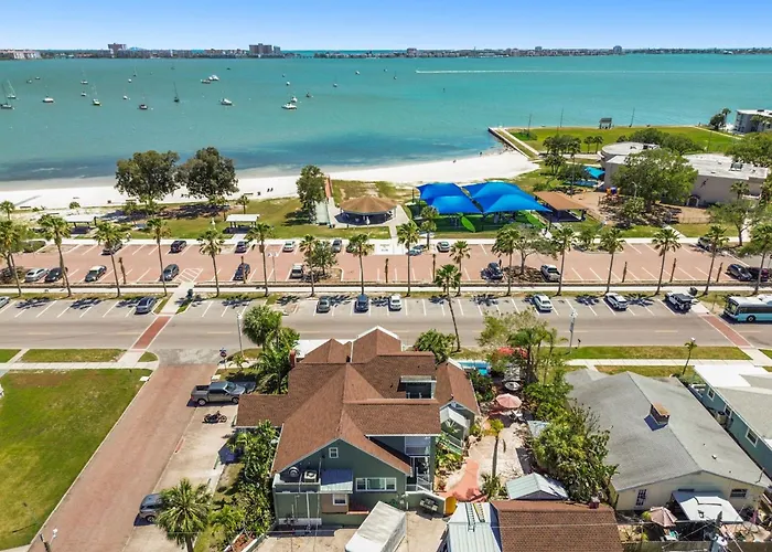 Sea Breeze Manor Inn St. Petersburg