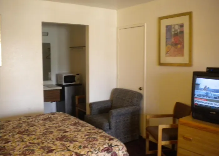 Best Economy Inn & Suites Bakersfield