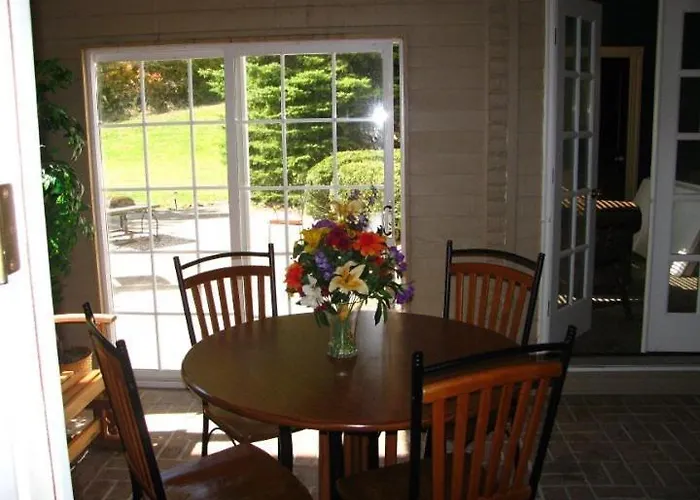 Spruce Hill Inn & Cottages Mansfield