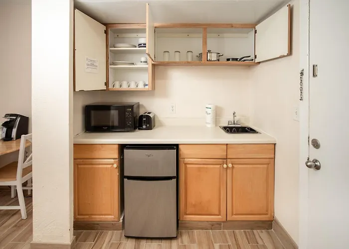 Island Sun Inn & Suites - Venice, Florida Historic Downtown & Beach Getaway