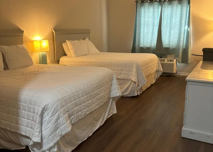 Deluxe Inn & Suites Brownsville