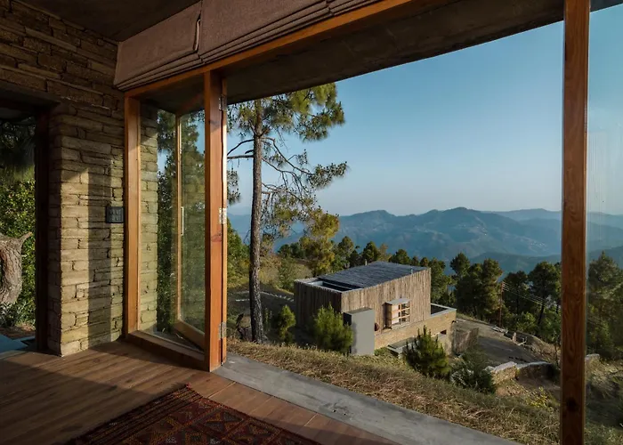 Binsar Hotels