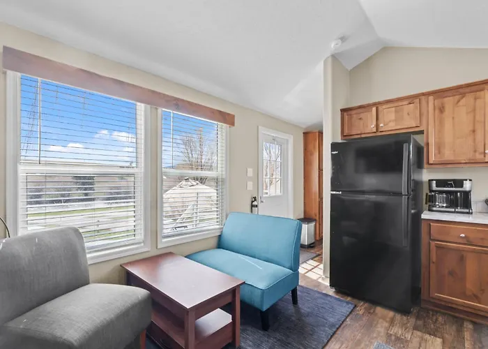 Lost Trail Resort - Riverside Rooms - Sauna - Near Hot Pools Lava Hot Springs