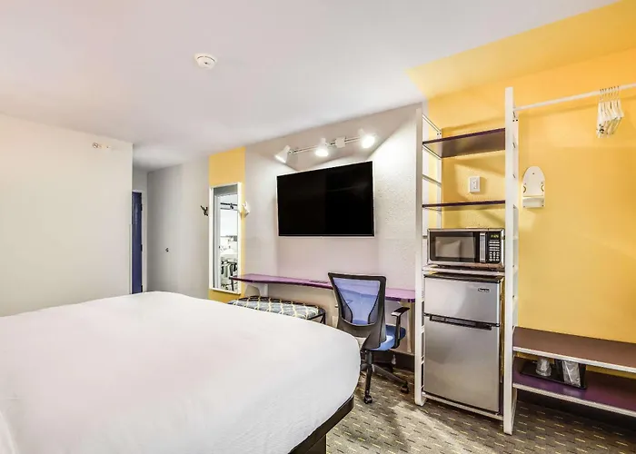 Clarion Pointe Tallahassee-State Capitol