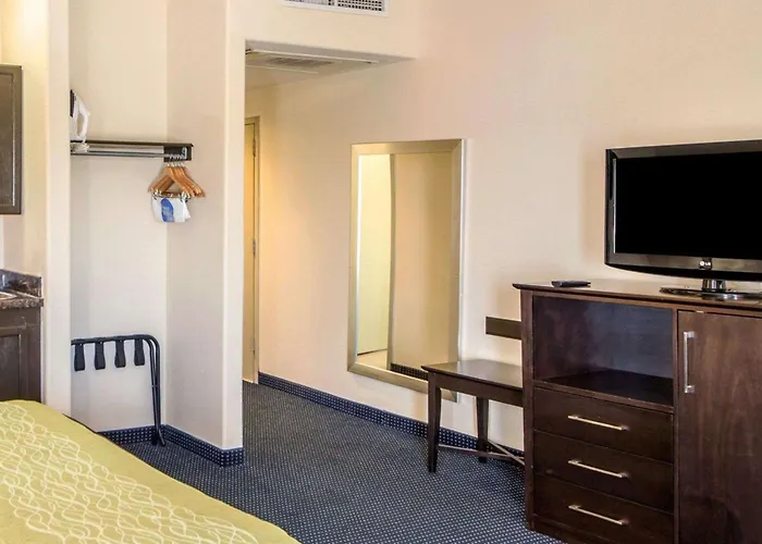 Quality Inn Tulsa-Downtown West