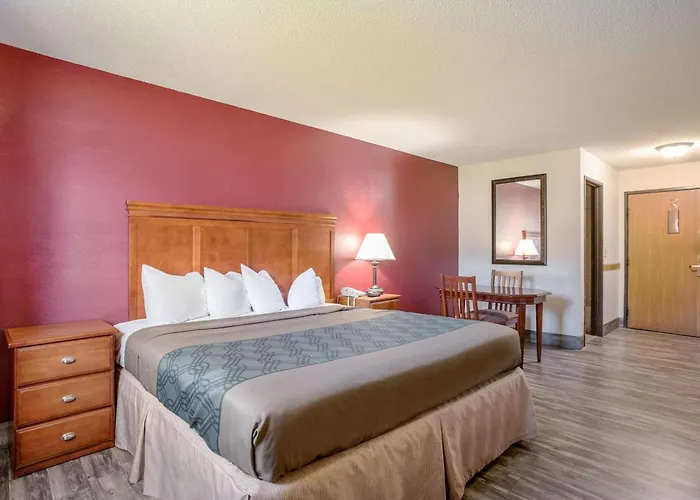 Econo Lodge Cedar Rapids South