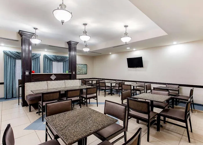 La Quinta By Wyndham Indianapolis Airport Plainfield Hotel