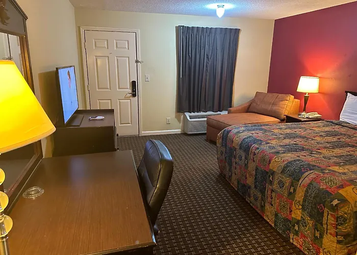 Royal Inn - Anniston