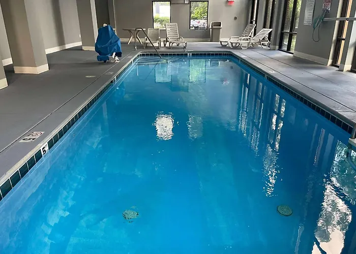 Days Inn & Suites By Wyndham Murfreesboro