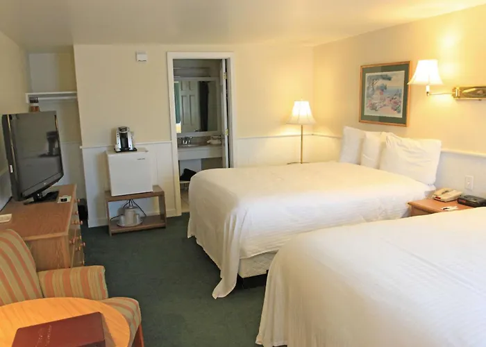 Tugboat Inn Boothbay Harbor