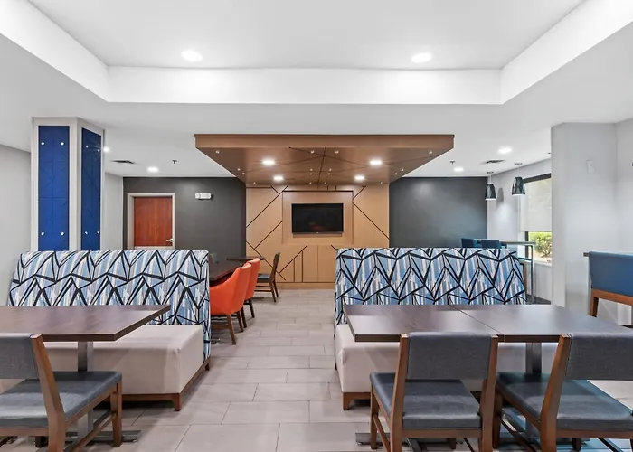 Holiday Inn Express & Suites Maumelle By Ihg