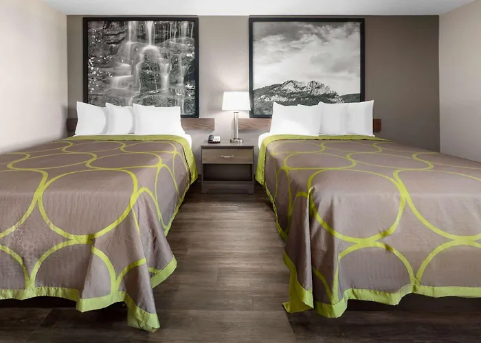 Super 8 By Wyndham Fairmont Hotel