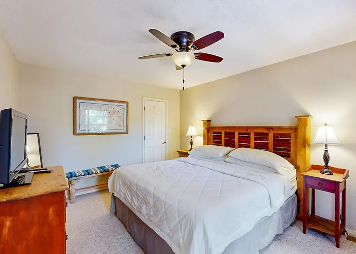 Closson Charmer Apt 2 Santa Fe