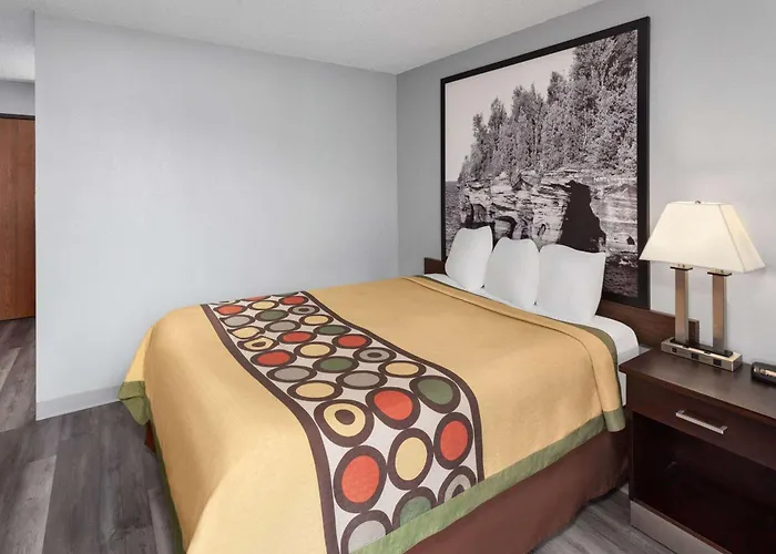 Super 8 By Wyndham Sun Prairie/Madison E Motel