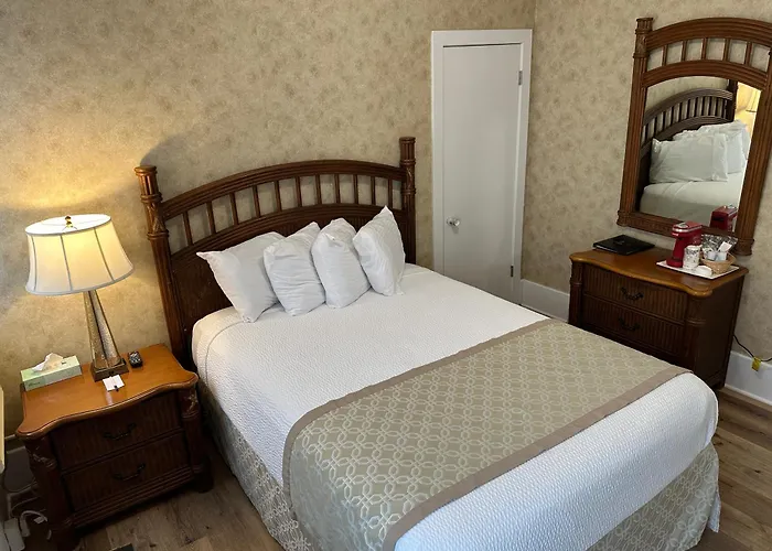 Island House Historic Vacation Rentals Port Clinton