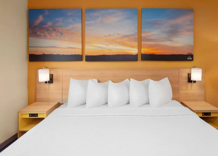 Days Inn By Wyndham Rockford I-90 Walking Distance To Casino