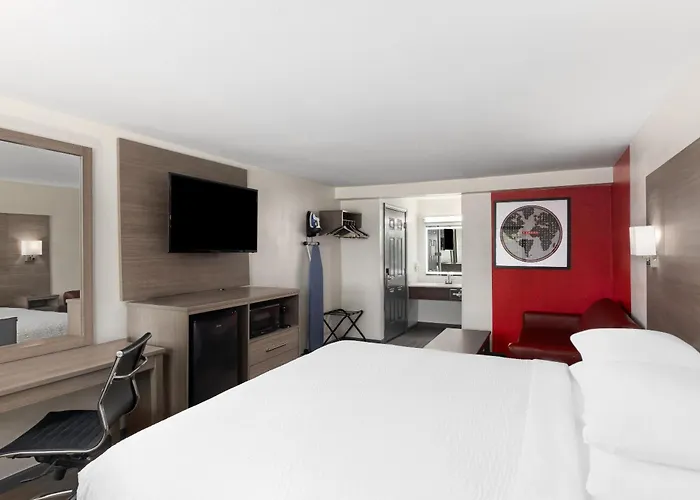 Ramada By Wyndham Medford Airport North Motel