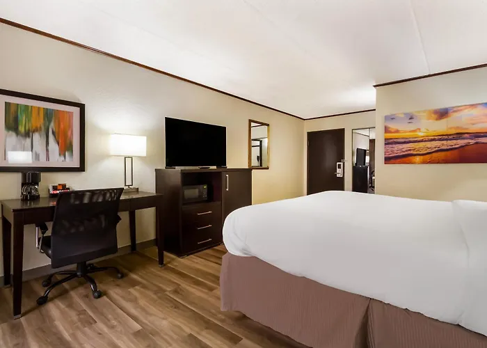 Clarion Pointe Lake Jackson - Clute