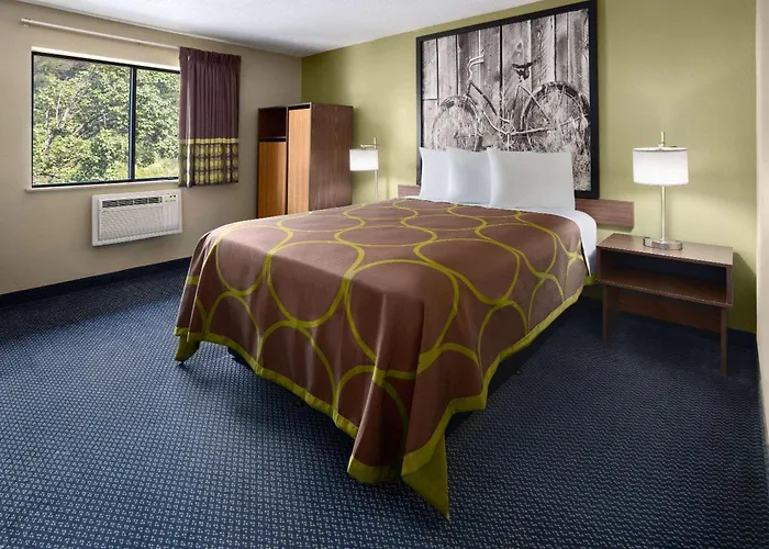 Super 8 By Wyndham St. Clairsville Oh/Wheeling Wv Area