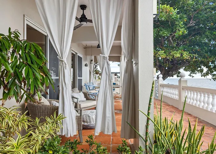 Tres Sirenas Beach Inn Rincon