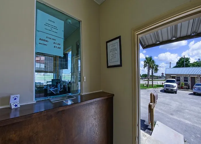 Star Inn Karnes City