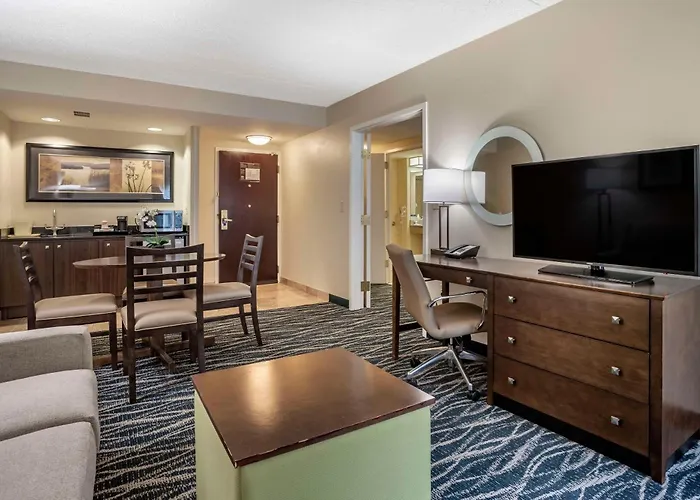 Comfort Inn & Suites Newark - Wilmington