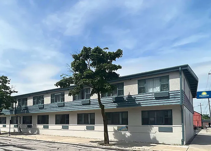 Days Inn By Wyndham Manitowoc