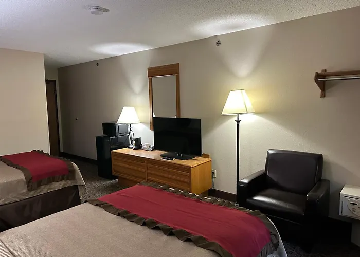 Super 8 By Wyndham West Branch Hotel