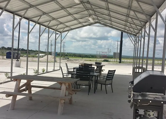 Instalodge Hotel And Suites Karnes City