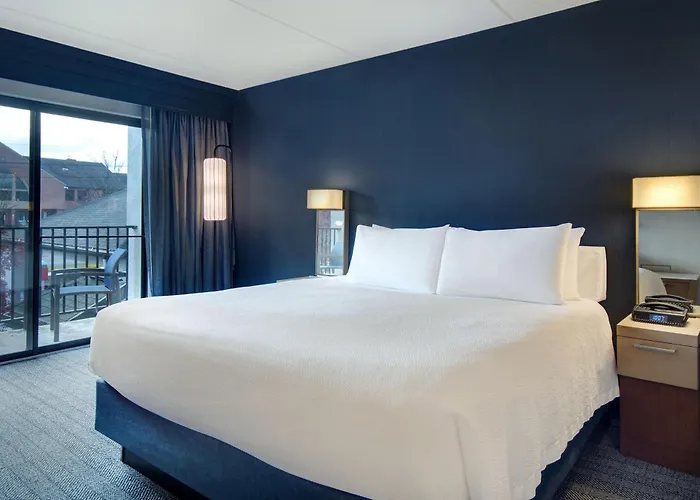 Courtyard By Marriott State College Hotel