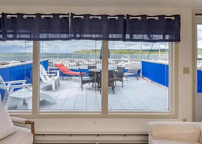 Harbor Guest House Fish Creek