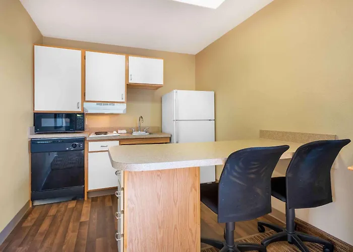 Extended Stay America Select Suites - Providence - Airport Warwick