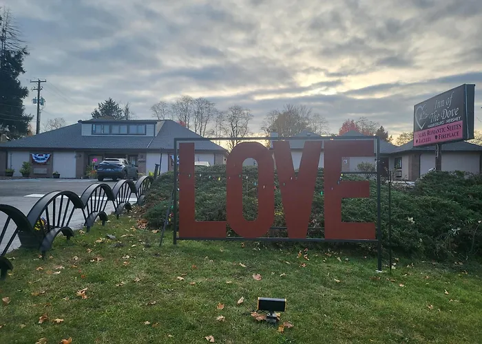 Inn of the Dove: Romantic Luxury Suites with Jacuzzi & Fireplace Harrisburg