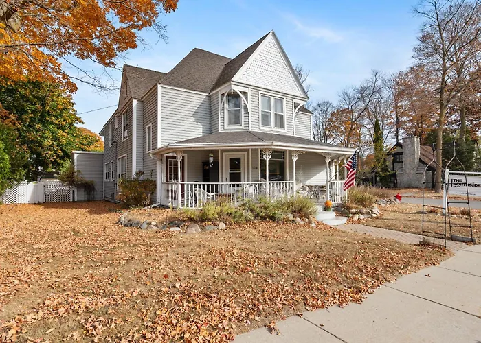 Charlevoix House - The Northside Bed & Breakfast