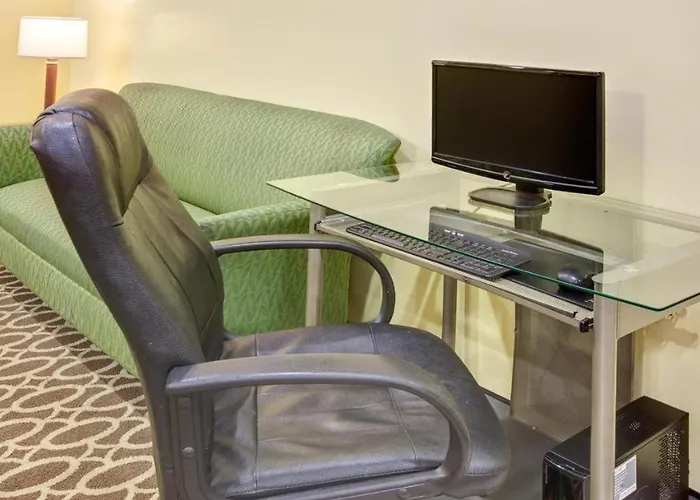 Halsted Inn And Suites Harvey - Chicago Southland