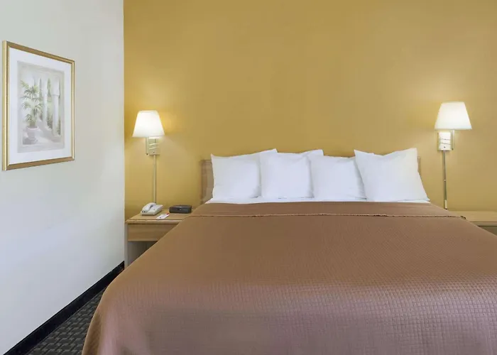 Howard Johnson By Wyndham Newburgh