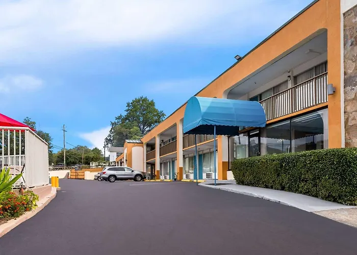 Days Inn By Wyndham Clayton