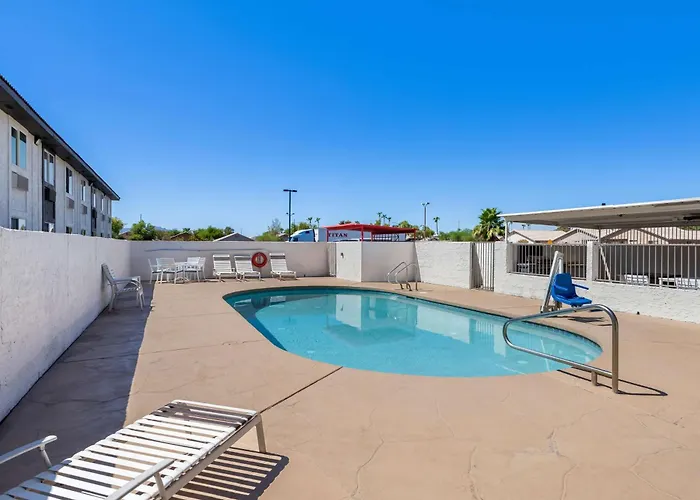 Super 8 By Wyndham Goodyear/Phoenix Area