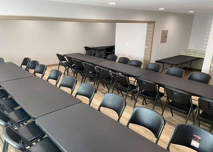 Days Inn By Wyndham Hays