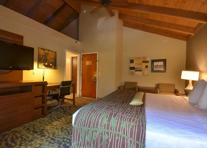 Best Western The Inn & Suites Pacific Grove