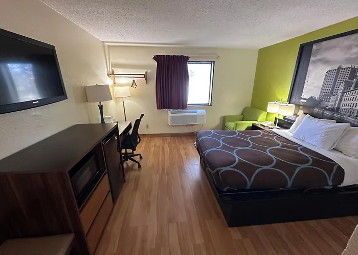 Super 8 By Wyndham Farmville