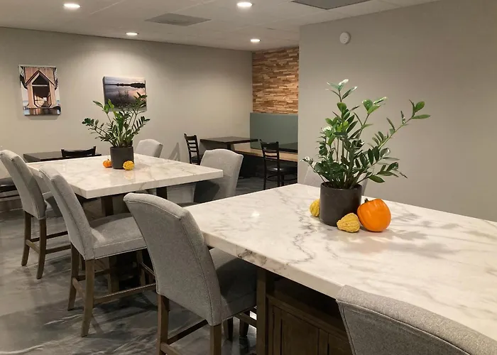 Superior Stay Hotel Marquette