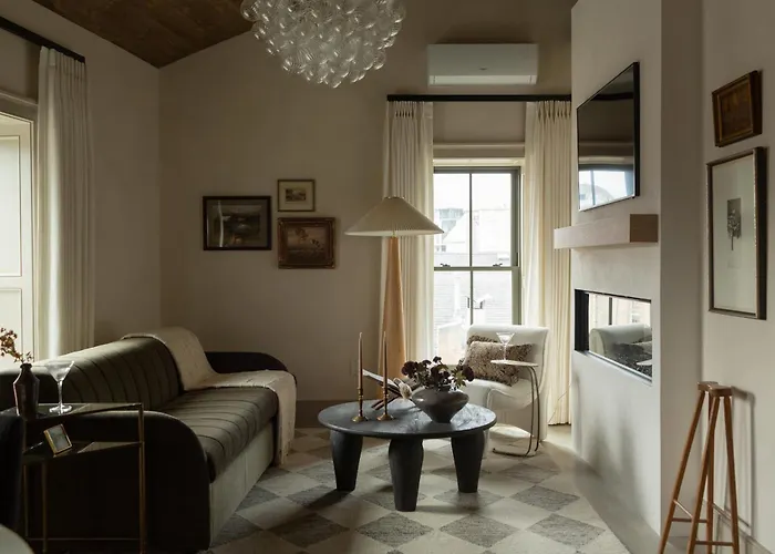 Elora Hotels